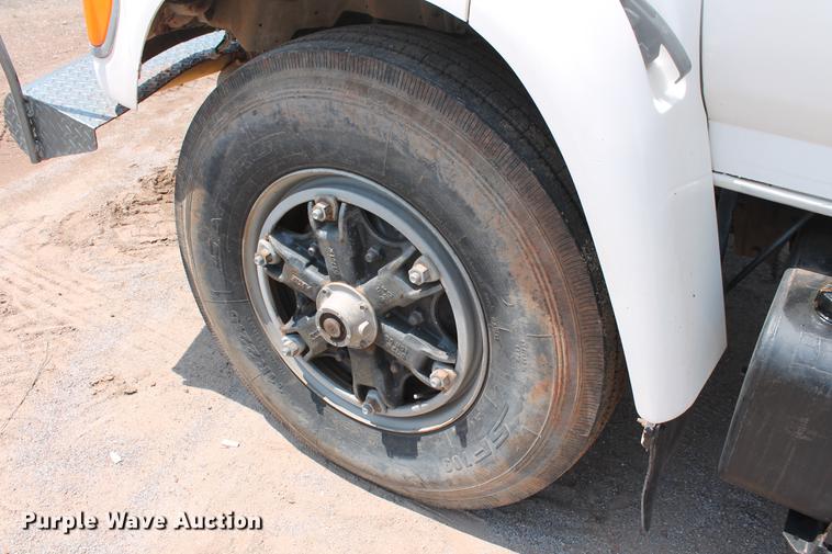 image for item DZ9997 1996 Ford F800 digger derrick truck