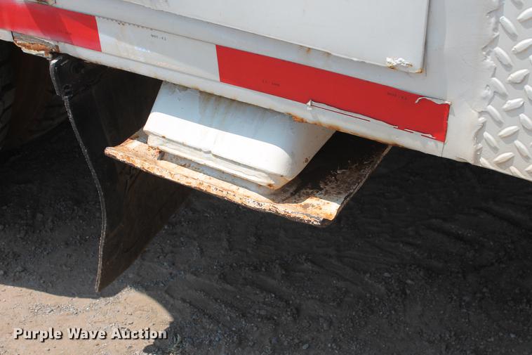 image for item DZ9997 1996 Ford F800 digger derrick truck