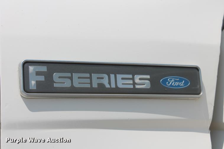 image for item DZ9997 1996 Ford F800 digger derrick truck