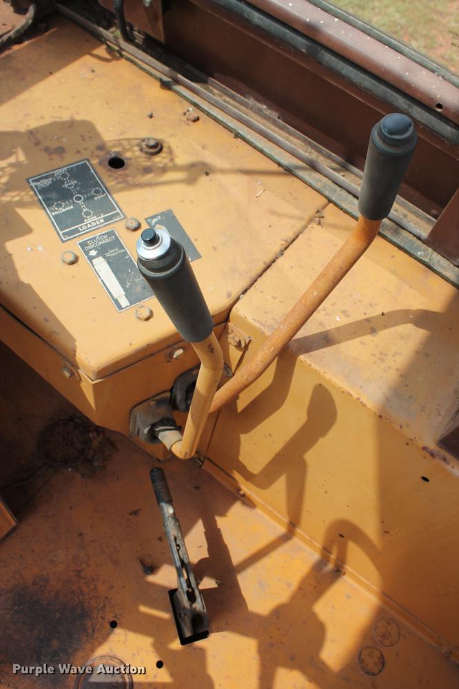 image for item DZ9999 1994 Case 480F loader tractor