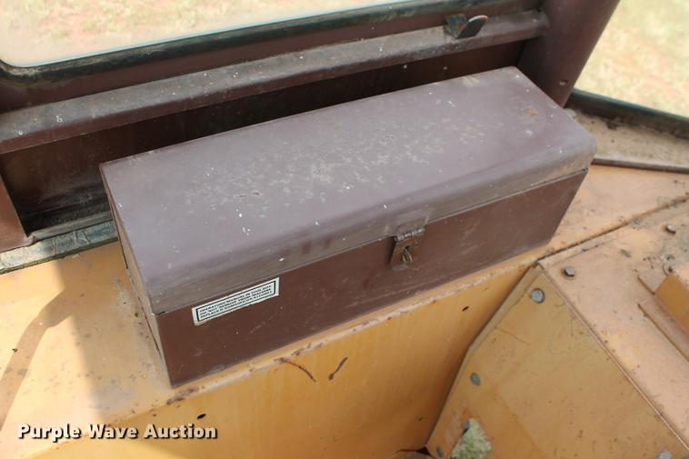 image for item DZ9999 1994 Case 480F loader tractor