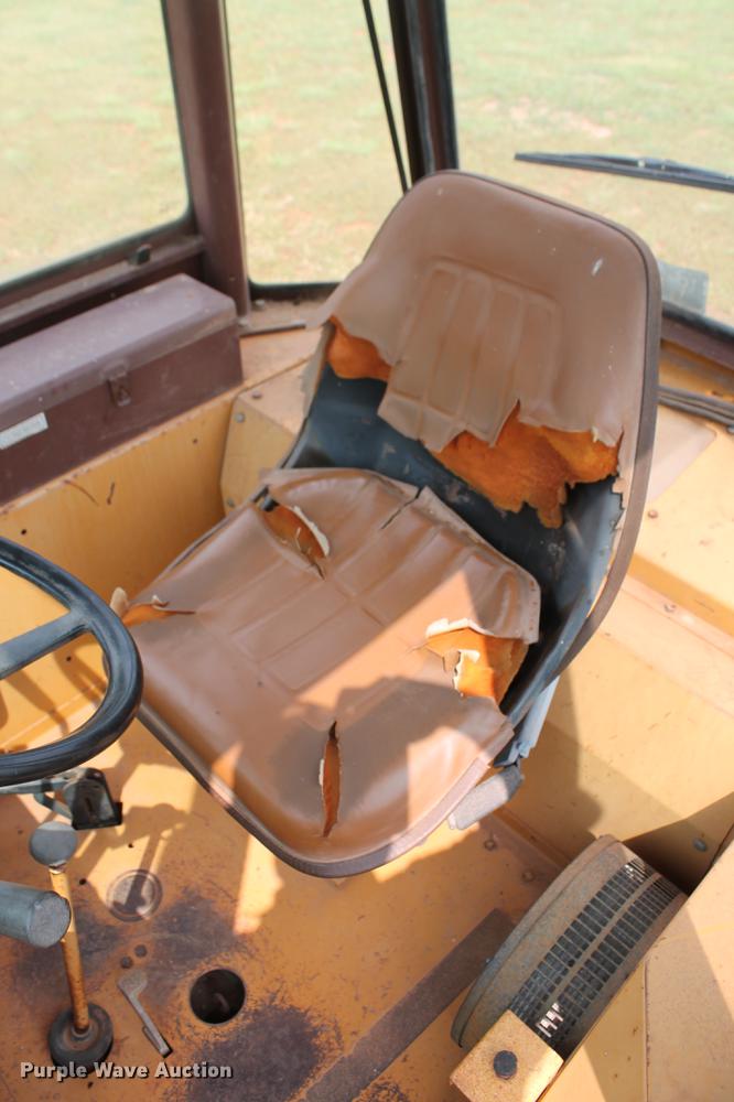 image for item DZ9999 1994 Case 480F loader tractor