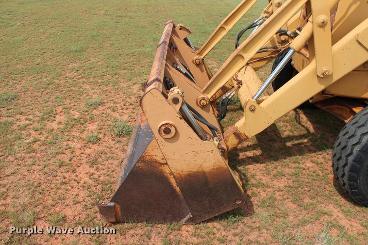 image for item DZ9999 1994 Case 480F loader tractor