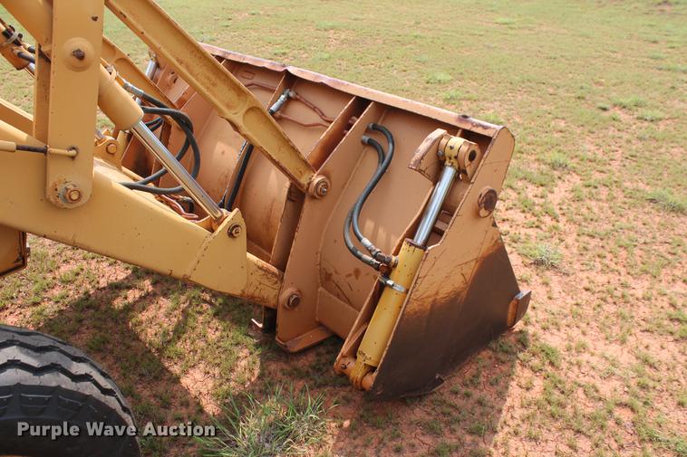 image for item DZ9999 1994 Case 480F loader tractor