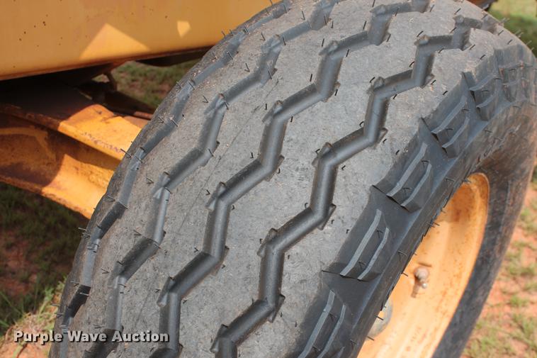 image for item DZ9999 1994 Case 480F loader tractor