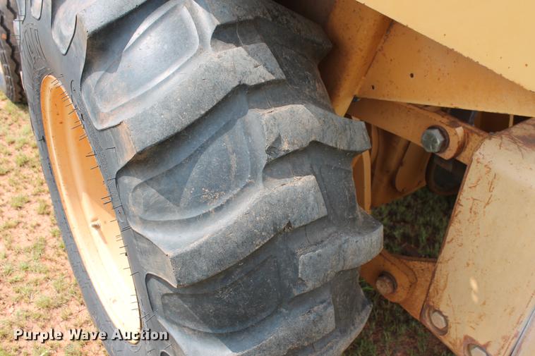image for item DZ9999 1994 Case 480F loader tractor