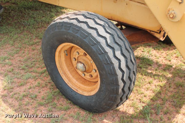 image for item DZ9999 1994 Case 480F loader tractor