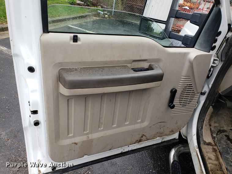 image for item EF9819 2008 Ford F450 Super Duty flatbed truck