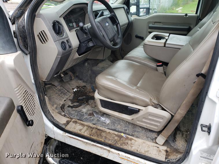 image for item EF9819 2008 Ford F450 Super Duty flatbed truck