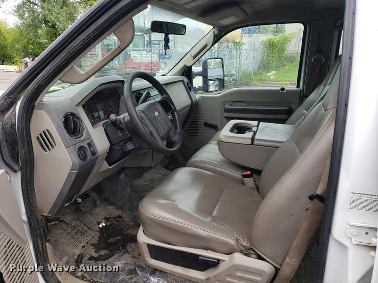 image for item EF9819 2008 Ford F450 Super Duty flatbed truck