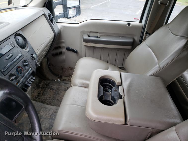 image for item EF9819 2008 Ford F450 Super Duty flatbed truck