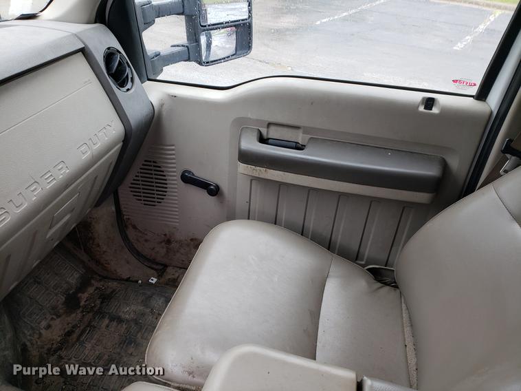 image for item EF9819 2008 Ford F450 Super Duty flatbed truck