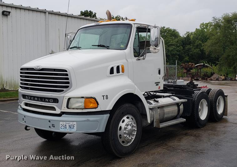 image for item EF9826 2006 Sterling AT9500 semi truck