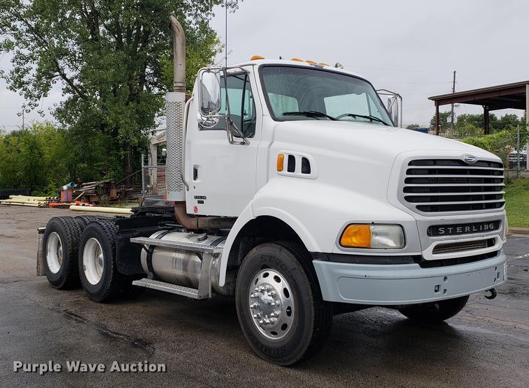 image for item EF9826 2006 Sterling AT9500 semi truck