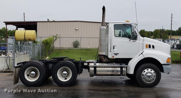 image for item EF9826 2006 Sterling AT9500 semi truck