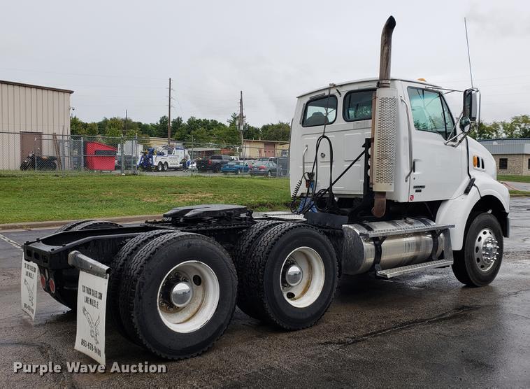 image for item EF9826 2006 Sterling AT9500 semi truck