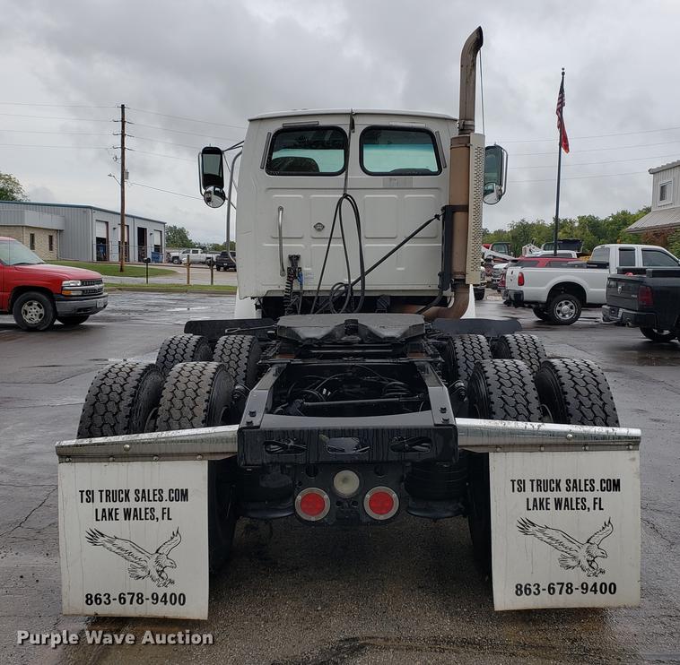 image for item EF9826 2006 Sterling AT9500 semi truck