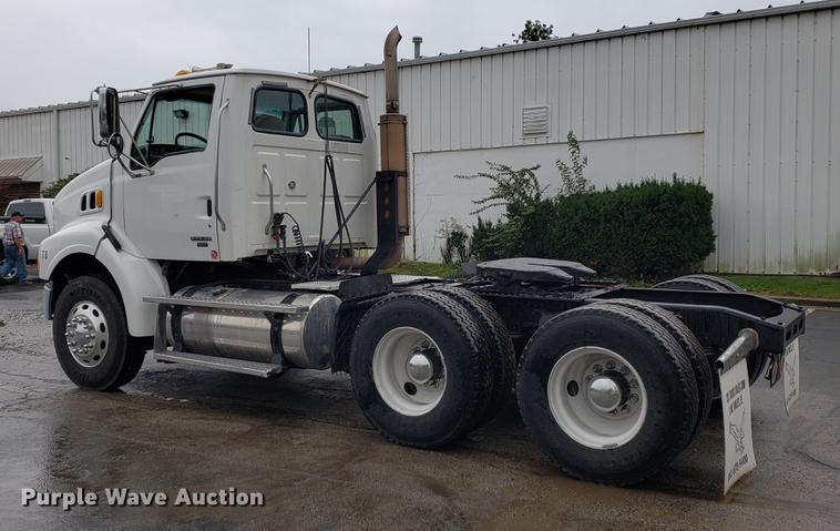 image for item EF9826 2006 Sterling AT9500 semi truck