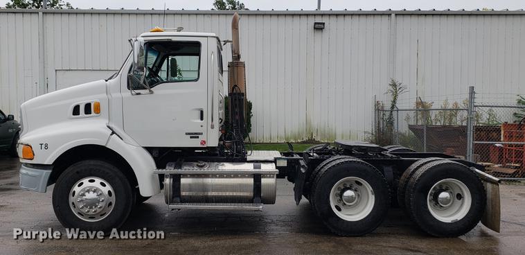 image for item EF9826 2006 Sterling AT9500 semi truck