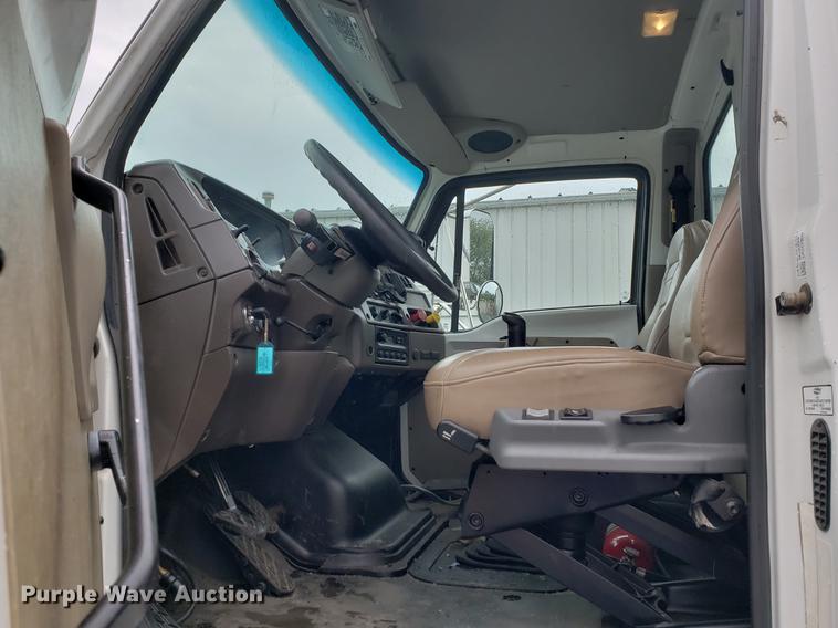 image for item EF9826 2006 Sterling AT9500 semi truck