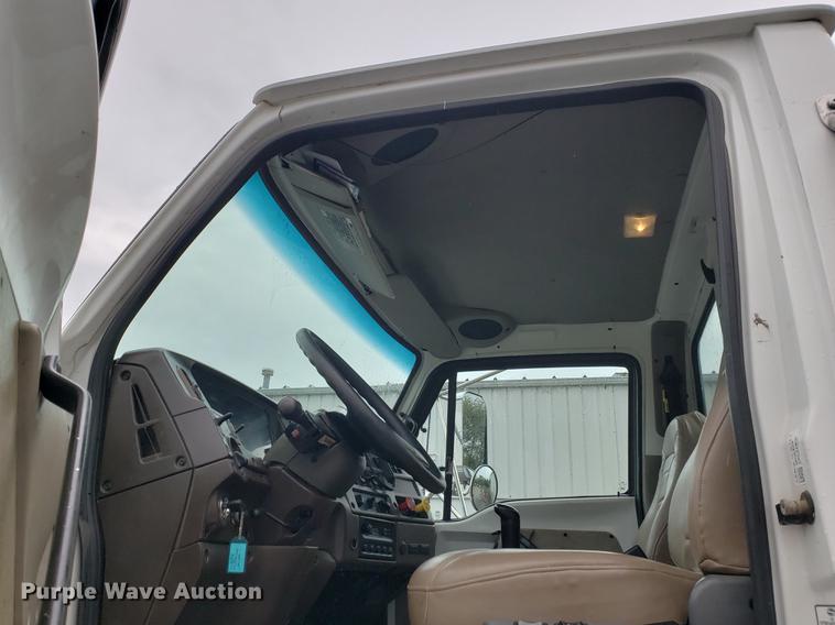 image for item EF9826 2006 Sterling AT9500 semi truck