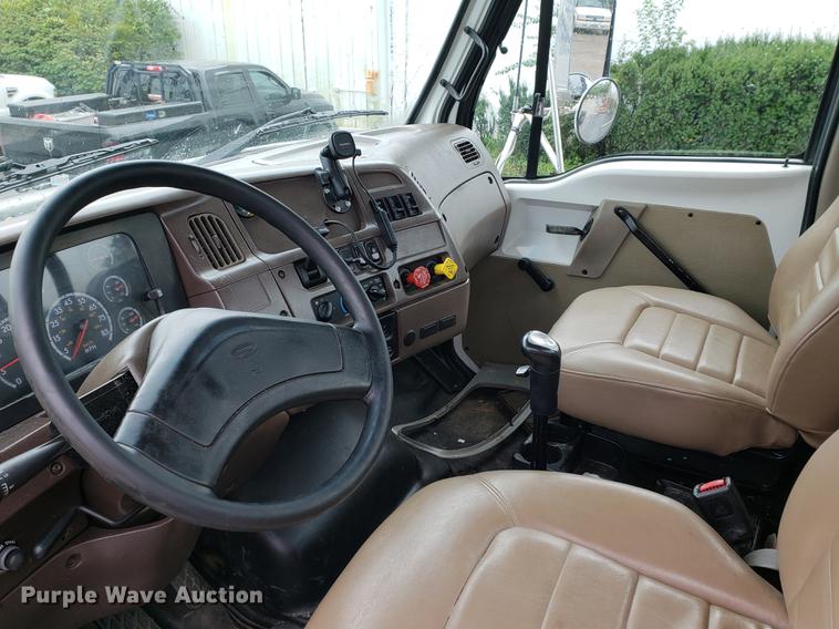 image for item EF9826 2006 Sterling AT9500 semi truck