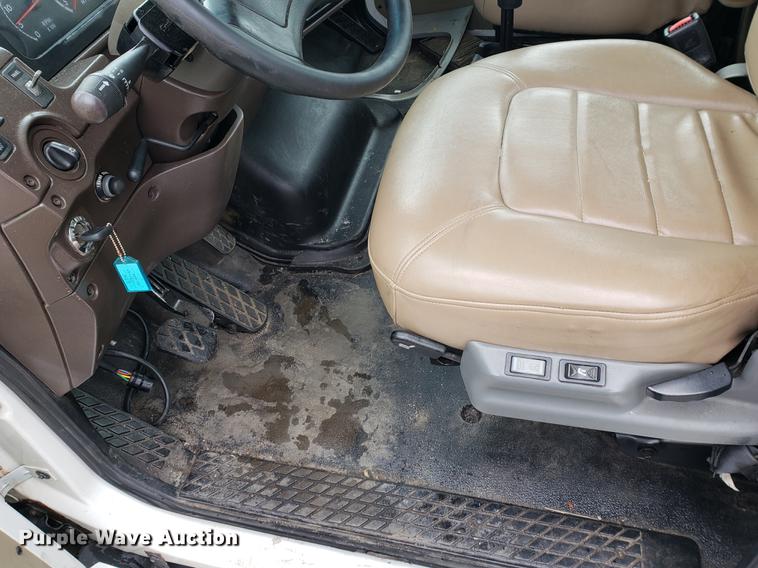 image for item EF9826 2006 Sterling AT9500 semi truck