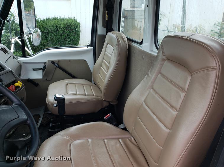 image for item EF9826 2006 Sterling AT9500 semi truck