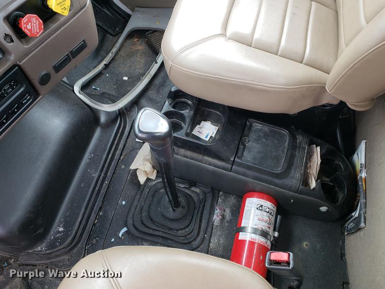 image for item EF9826 2006 Sterling AT9500 semi truck