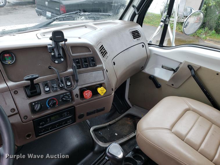 image for item EF9826 2006 Sterling AT9500 semi truck