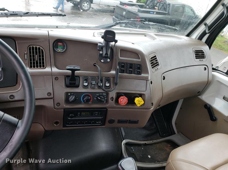 image for item EF9826 2006 Sterling AT9500 semi truck