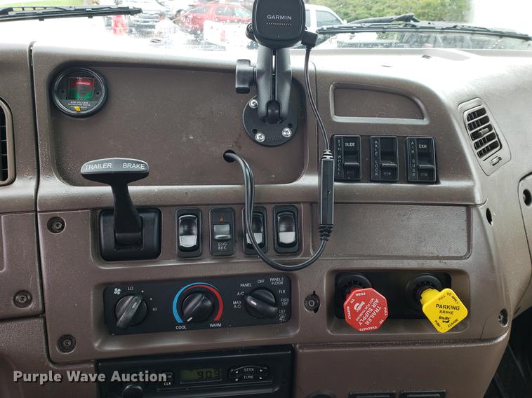 image for item EF9826 2006 Sterling AT9500 semi truck