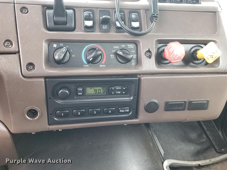 image for item EF9826 2006 Sterling AT9500 semi truck