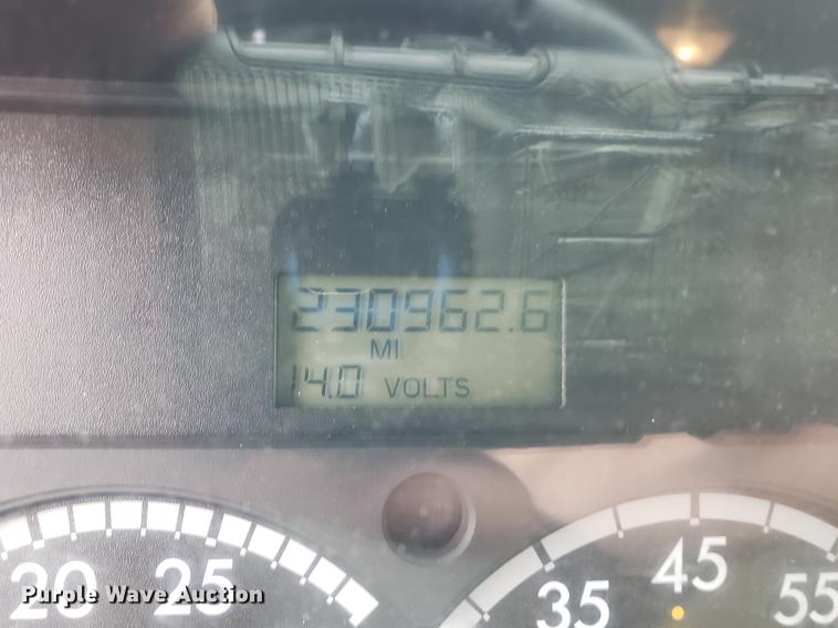 image for item EF9826 2006 Sterling AT9500 semi truck