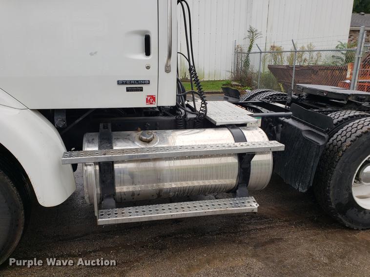 image for item EF9826 2006 Sterling AT9500 semi truck