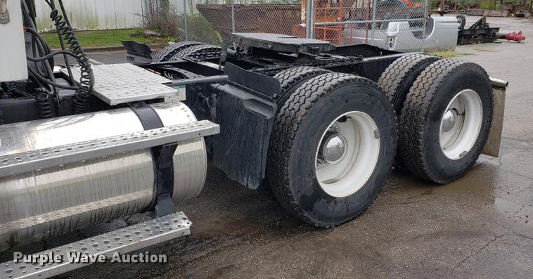 image for item EF9826 2006 Sterling AT9500 semi truck