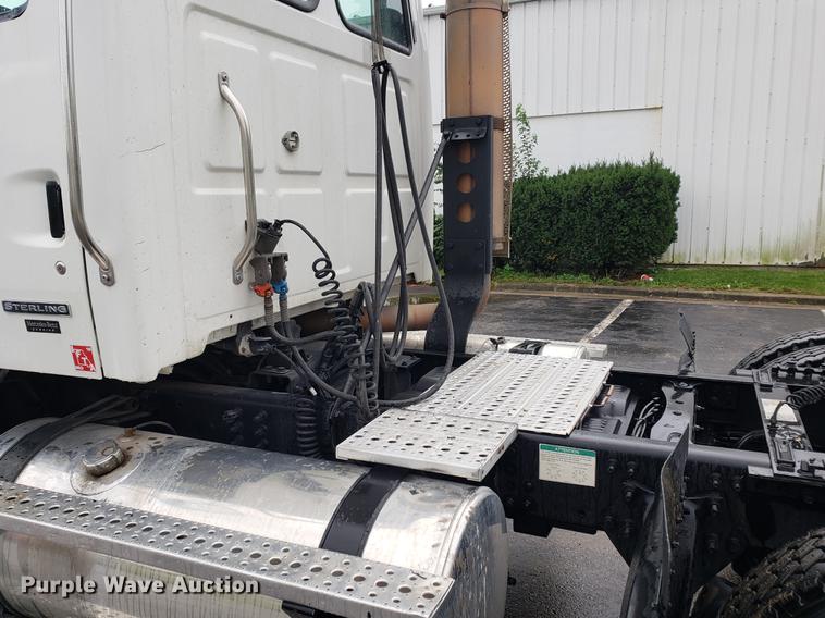 image for item EF9826 2006 Sterling AT9500 semi truck