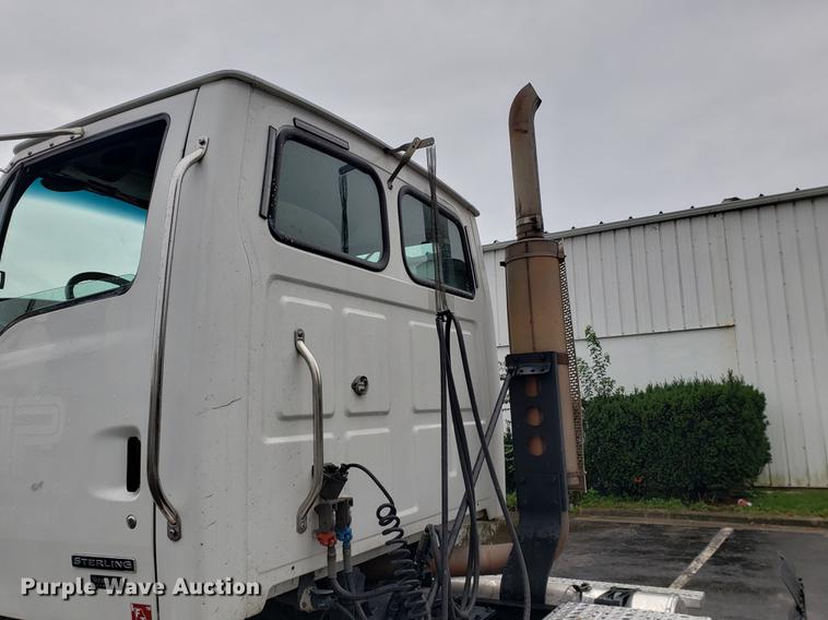 image for item EF9826 2006 Sterling AT9500 semi truck