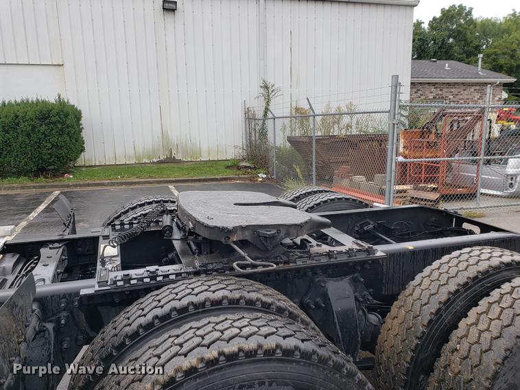 image for item EF9826 2006 Sterling AT9500 semi truck