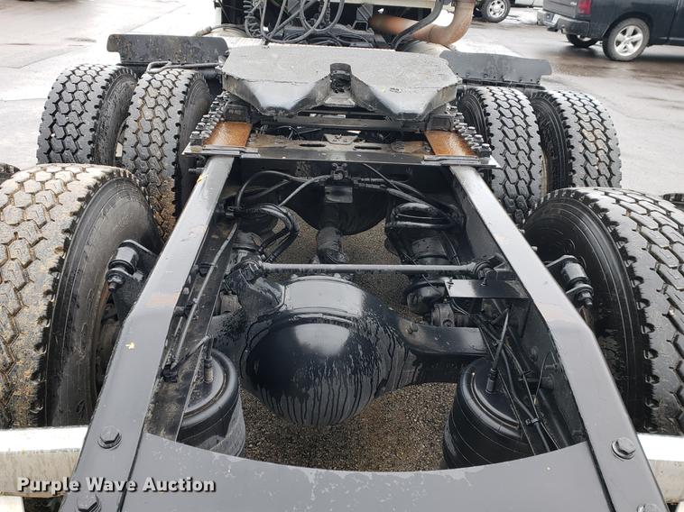 image for item EF9826 2006 Sterling AT9500 semi truck