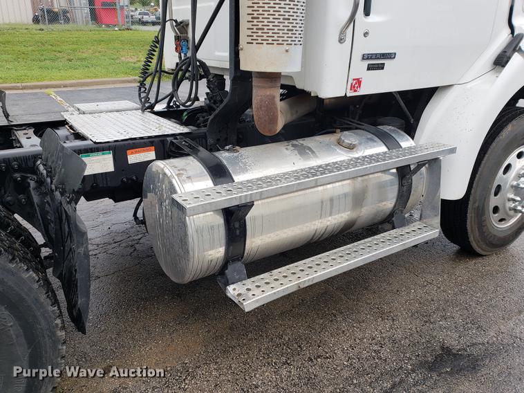 image for item EF9826 2006 Sterling AT9500 semi truck