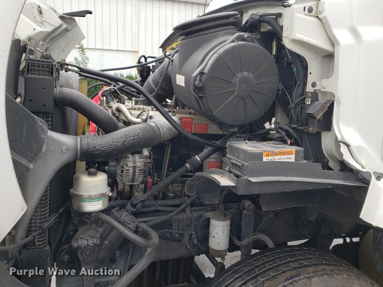 image for item EF9826 2006 Sterling AT9500 semi truck