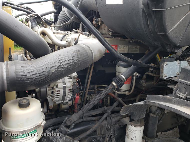 image for item EF9826 2006 Sterling AT9500 semi truck