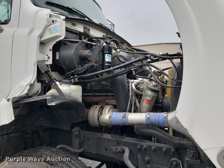 image for item EF9826 2006 Sterling AT9500 semi truck