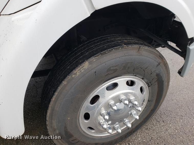 image for item EF9826 2006 Sterling AT9500 semi truck