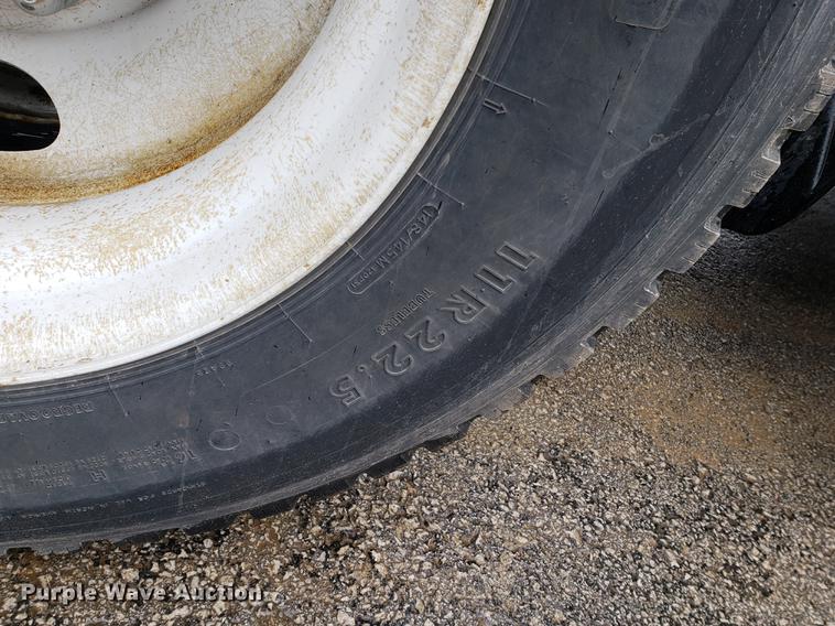 image for item EF9826 2006 Sterling AT9500 semi truck