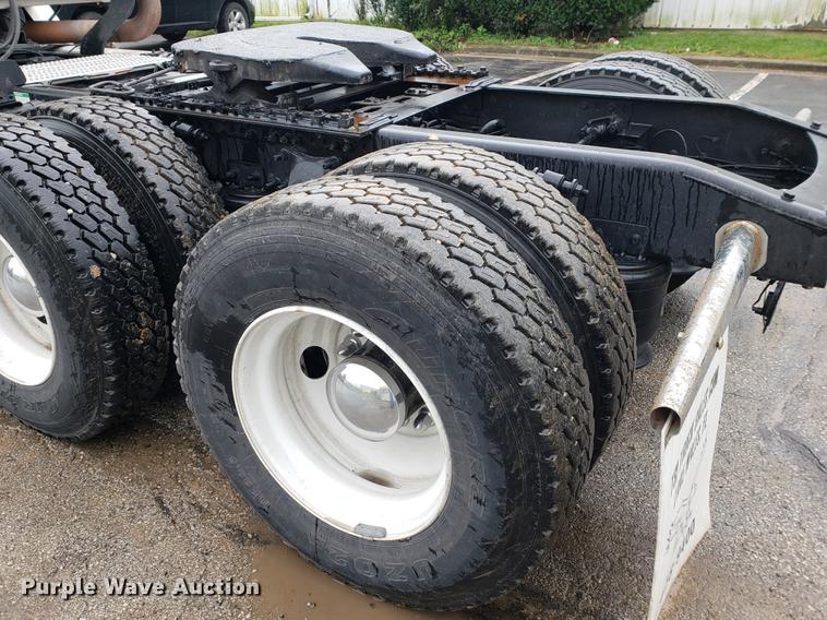 image for item EF9826 2006 Sterling AT9500 semi truck