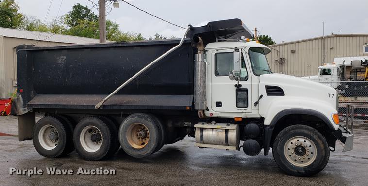 image for item EF9827 2007 Mack CV713 dump truck