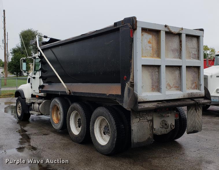 image for item EF9827 2007 Mack CV713 dump truck