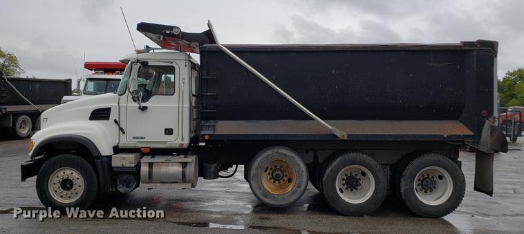 image for item EF9827 2007 Mack CV713 dump truck